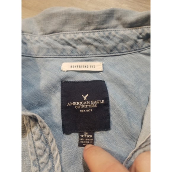 💘 American Eagle Chambray Boyfriend Fit Top - Picture 3 of 3